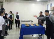 Mahasiswa Universitas BSI Yogyakarta Prodi Perhotelan Terampil Membuat Masakan Western
