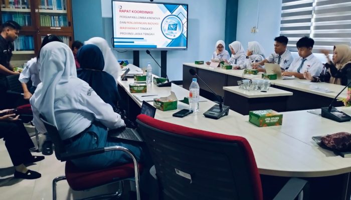 Dosen UBSI Tegal Dampingi Inovator Muda Kota Tegal di Ajang Krenova Jateng 2025