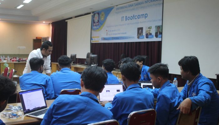 Belajar Langsung dengan Praktisi, Mahasiswa Prodi Informatika Antusias Ikuti Hands-on Project IoT & AI