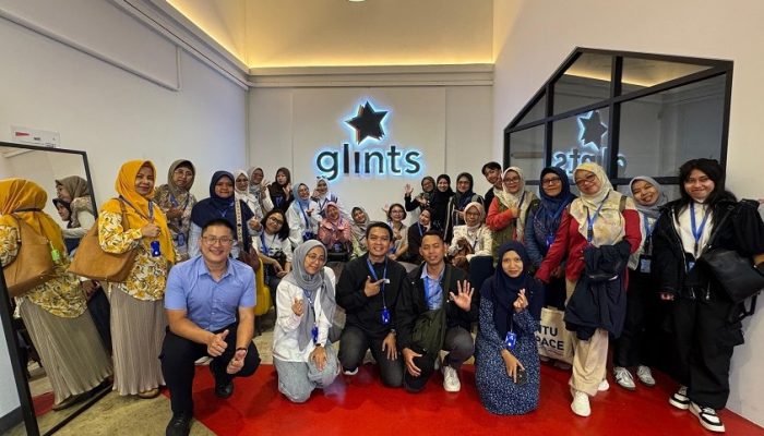 Mahasiswa Cyber University Diajak Pahami Tren Karier Global Lewat Edutrip ke Glints Singapura