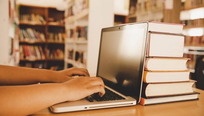 Perpustakaan UNM Perkuat Peran Literasi Informasi Mahasiswa di Tengah Maraknya Hoaks Digital