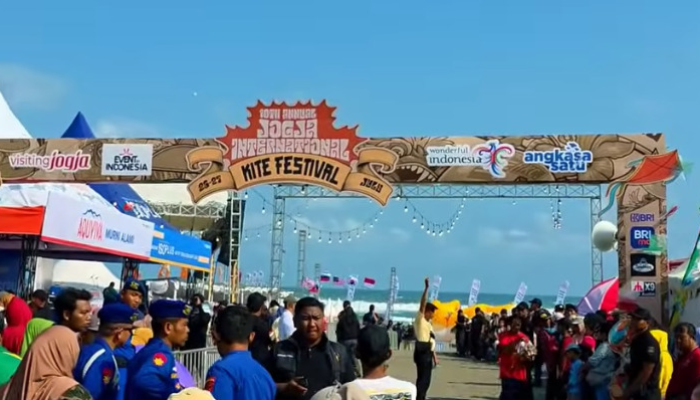 JIKF 2025 di Parangkusumo: Langit Jogja Diramaikan Layang-Layang Global