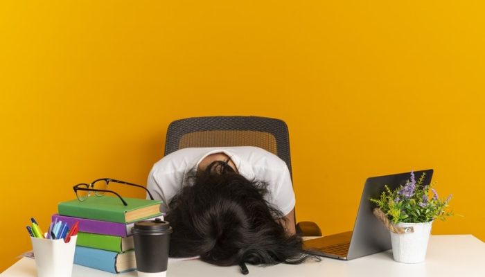 Begadangnya Mahasiswa, Antara Tugas Kampus dan Mata Panda