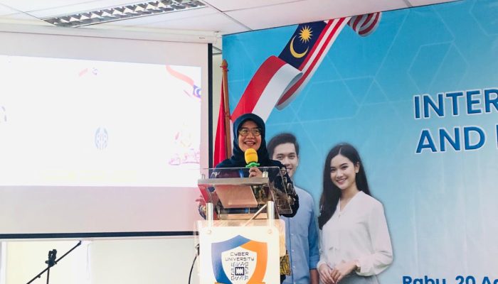 Cyber University Perkuat Jejak Internasional, Mahasiswi Sistem Informasi Ikut Student Exchange ke Malaysia