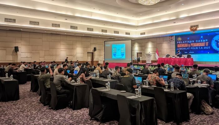 Praktik Langsung! UNM Bekali Polri Keterampilan Jaringan Standar Global