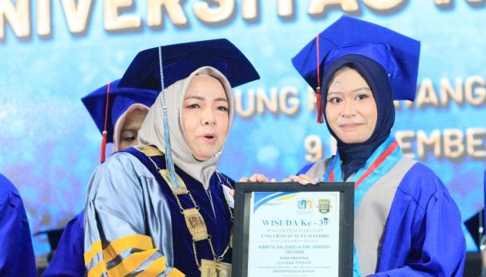 Kanita, Curi Sorotan di Wisuda ke-39 UNM dengan Prestasi yang Bikin Hati Ambyar