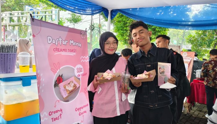Mahasiswa UNM Pamerkan Produk Jualan Kreatifnya di Entrepreneur Fest 2025