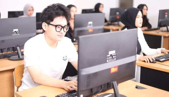 Dari Panggung Kampus ke Beasiswa Penuh, Konsistensi Revel Juantirta Berbuah Prestasi