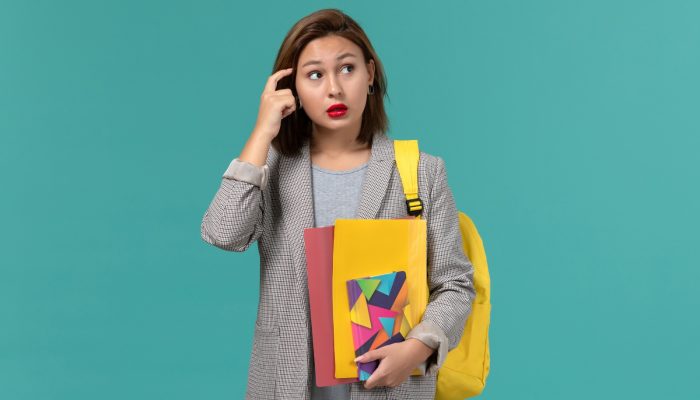 Perang Melawan ‘Scroll’ dan ‘Mood’ Mahasiswa: Mengapa Jurnal Ilmiah Tetap Terjebak di Layar Kaca?