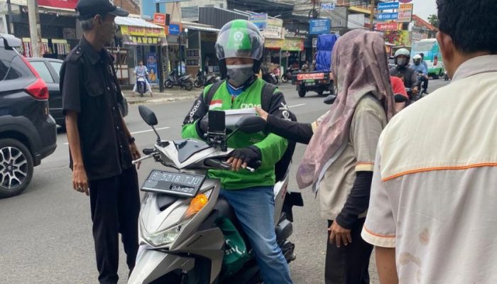 Aksi Nyata Kampus Digital Kreatif, Nasi Box dari UBSI Kampus Jatiwaringin Jadi Berkah Pekerja Jalanan