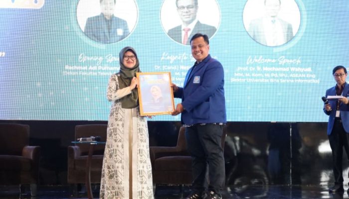Peran AI Dorong Transformasi Digital Jadi Sorotan di Seminar Nasional FTI UBSI