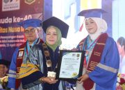 Wisudawan Terbaik UNM Raih IPK 4.00, Ini Rahasia Suksesnya!
