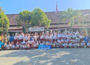 BSI Explore Desa Baran Gelar Perpisahan Bersama Siswa SD Negeri 2 Baran, Bagikan Alat Tulis dan Plakat