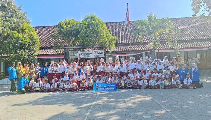 BSI Explore Desa Baran Gelar Perpisahan Bersama Siswa SD Negeri 2 Baran, Bagikan Alat Tulis dan Plakat