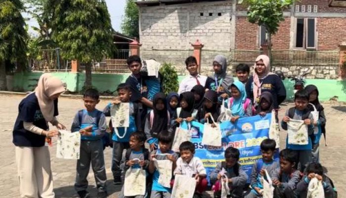 Kreatif Dan Edukatif, Tim Bsi Explore Ajak Siswa Sdn 2 Gunung Gajah Belajar Ecoprint