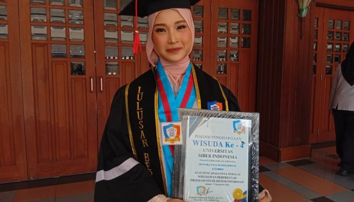 Ketika Kuliah Tak Hanya Soal Nilai, Kisah Desvika Elsa Rahmadhani Jadi Wisudawan Berprestasi