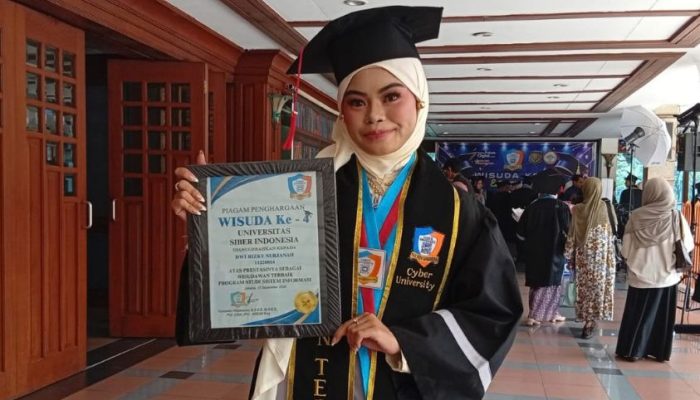Wisudawan Terbaik Cyber University, Sebelum Wisuda sudah Diterima Kerja Berkat CLP 3+1