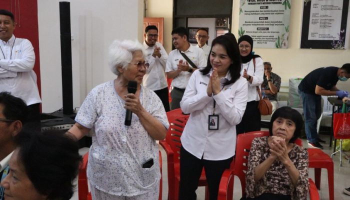 Rayakan Milad ke-26, PLN Icon Plus Gelar Aksi Sosial Bersama Lansia di Panti Werdha Theodora
